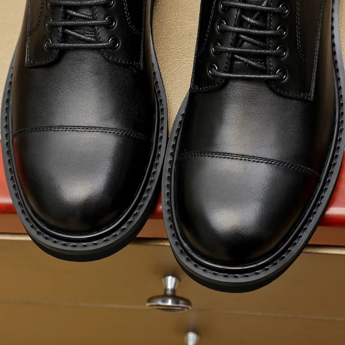 Men's shoes 💰 660 💰 Louis Vuitton LV ® 🆕 model 🔛Full shoe counter, first layer cowhide, 🐂leather lining casual shoes for men, super soft outsole, essential for driving. Counter synchronization, original first layer cowhide, completely 1:1 mold customization🌹top version, color optional! Number: 39-44 (customized at 38.45)